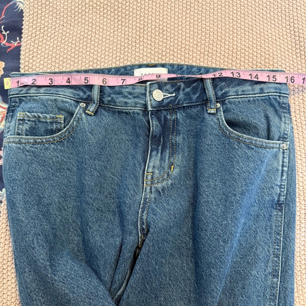 PacSun Mid-Rise Straight Leg Jeans in Light Blue Wash - Picture 9 of 12